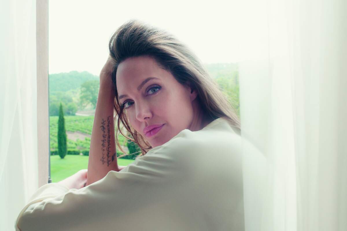 Angelina Jolie D Couvrez L Histoire De Sa Collaboration Avec Guerlain