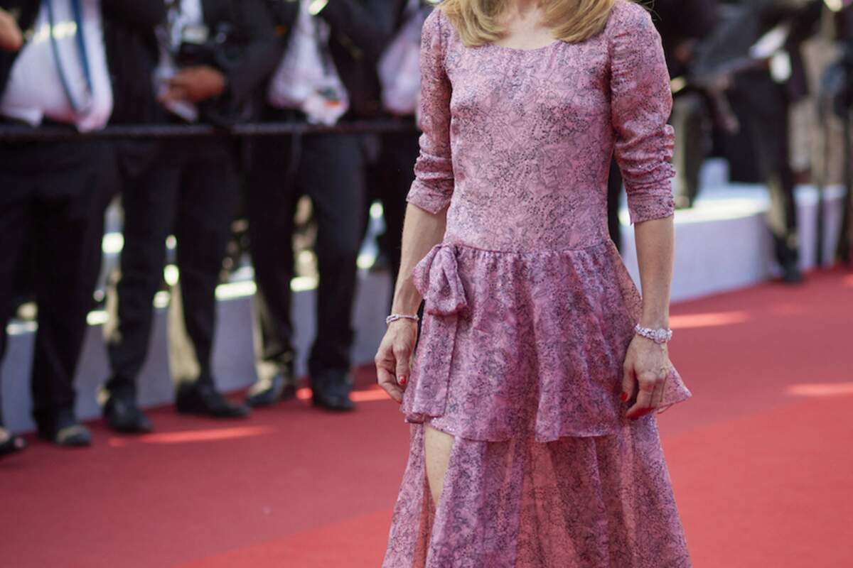 PHOTOS Cannes 2021 Vanessa Paradis Divine En Rose Pour Monter Les