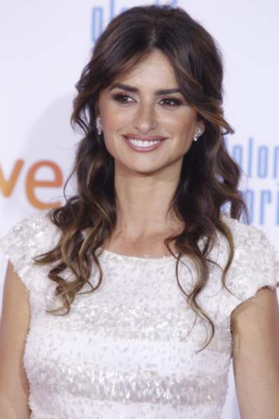 PHOTOS Penelope Cruz ravissante avec une demiei queue de cheval à