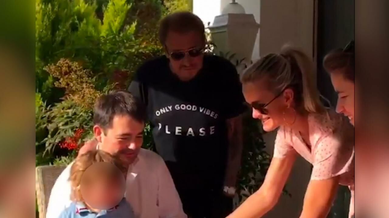 Video Johnny Hallyday Avec Laeticia Chante Joyeux Anniversaire Pour Son Ami Le Chef Jean Francois Piege Gala