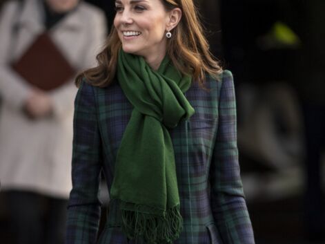 PHOTOS - Quand Kate Middleton recycle (encore) son manteau écossais