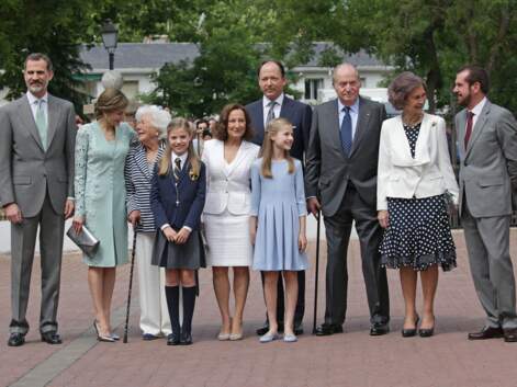 PHOTOS - La famille royale d'Espagne très chic pour la première communion de l'infante Sofia