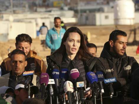PHOTOS – Angelina Jolie visite un camp de réfugiés en Jordanie avec ses deux filles Zahara et Shiloh