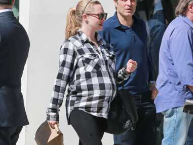 Amanda Seyfried enceinte se promène à Beverly