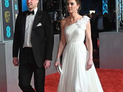 Kate Middleton surprend avec une robe blanche asymétrique