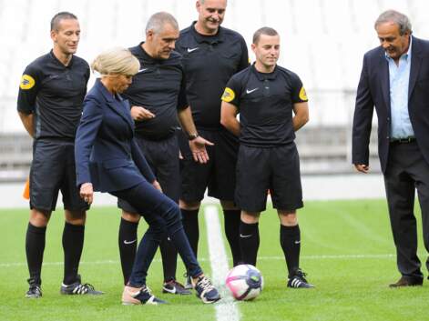 Brigitte Macron en visite d’Etat et sur les terrains de foot, elle ne quitte plus ses sneakers Louis Vuitton