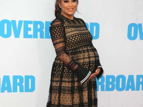 PHOTOS - Eva Longoria affiche son baby bump sur tapis rouge, la future maman radieuse