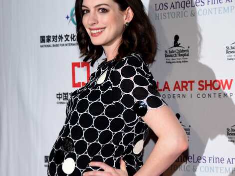 Anne Hathaway enceinte: robe mini pour ventre maxi
