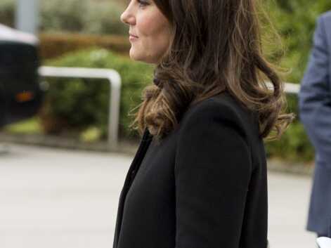 Kate Middleton radieuse chez Jaguar avec son manteau Goat Fashion