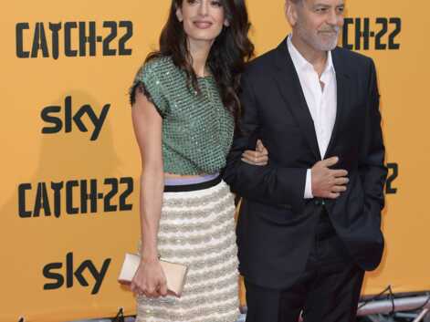 PHOTOS - Amal Clooney sexy en cropped top et mini-jupe aux côtés de George Clooney à Rome