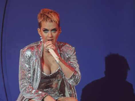 Katy Perry victime d’un petit accident dévoile sa culotte