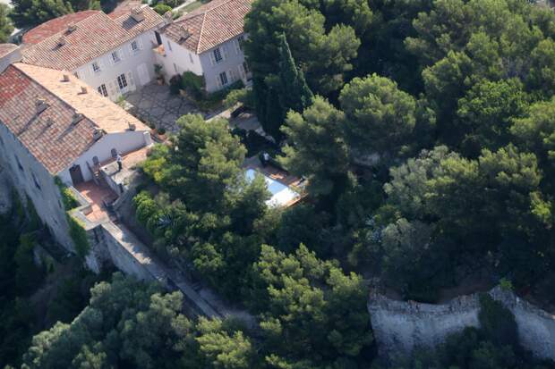 PHOTOS - Le couple Macron en vacances à Bregançon, visite guidée de la mystérieuse propriété