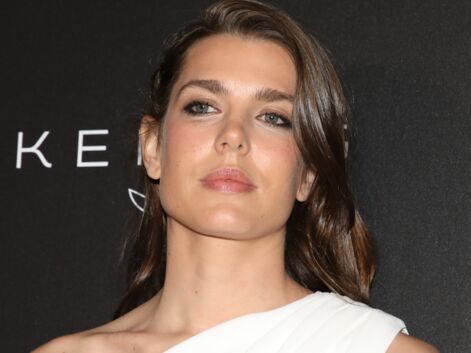 Cannes 2019 : Quand Charlotte Casiraghi sublime en robe blanche prend la pose tout près de ... Gad Elmaleh