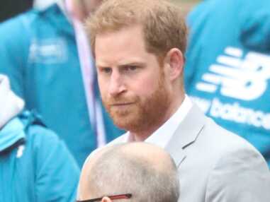 PHOTOS - Le prince Harry anxieux ? Au marathon de Londres le jeune papa est apparu souriant mais tendu