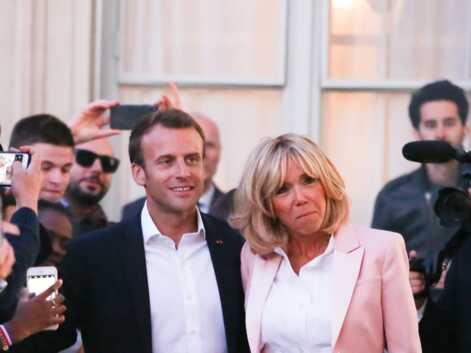 PHOTOS - Brigitte Macron en veste rose enjouée et souriante à l'Elysée