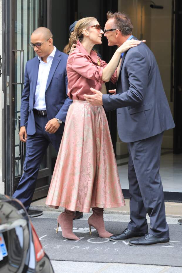 Celine Dion En Rose Pour L Anniversaire De Garde Du Corps Gala