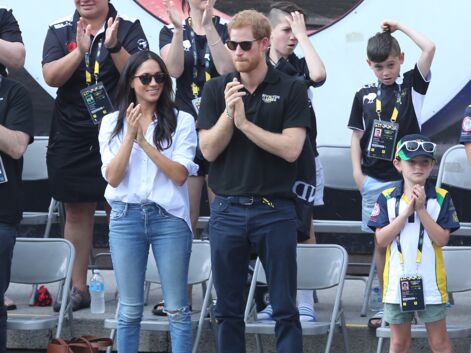PHOTOS - Meghan Markle en jean déchiré pour sa première apparition aux côtés du prince Harry