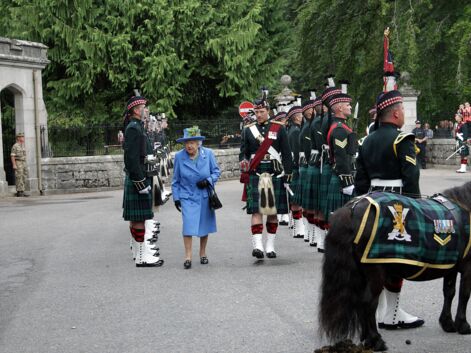 Photos – Elisabeth II arrive à Balmoral pour les vacances d'été