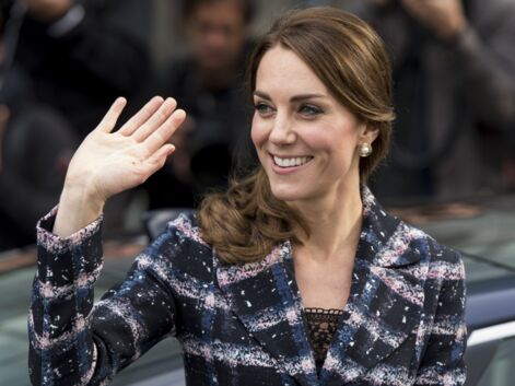 Kate Middleton, en manteau Erdem, fait sensation à Manchester