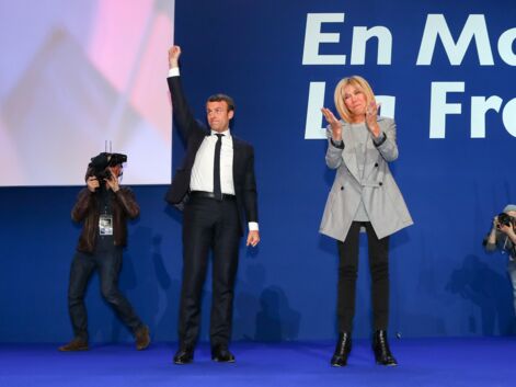 Brigitte Macron, sur scène au côté de son époux pour fêter les résultats du 1er tour