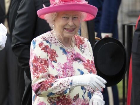 PHOTOS - La reine Elizabeth II bon pied bon oeil pour une garden party