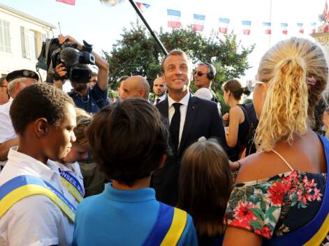 Brigitte et Emmanuel Macron de sortie à Bormes-les-Mimosas : la foule les accueille avec joie