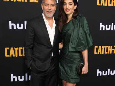 PHOTOS - Amal Clooney, renversante dans une robe courte en soie verte