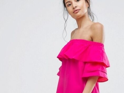 Shopping - Cet été, la petite robe se porte rose ou rouge… et avec des volants !