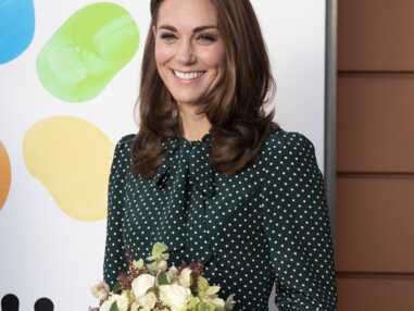 PHOTOS - Kate Middleton sublime dans une nouvelle robe à pois