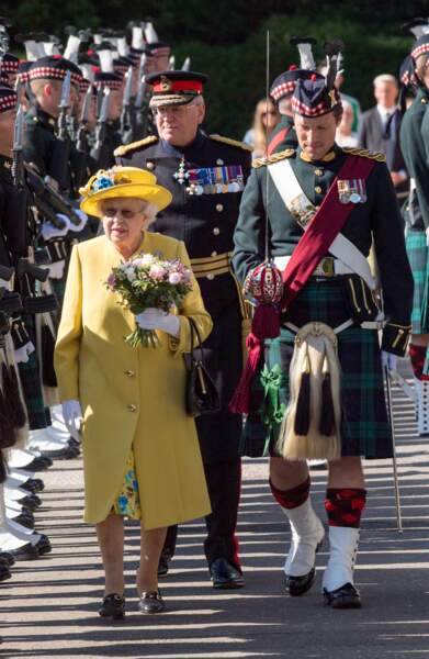 PHOTOS - Elisabeth II revient plus en forme que jamais ...