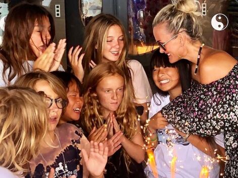 Jade Hallyday retrouve le sourire et fête son anniversaire avec ses amis et sa mère Laeticia