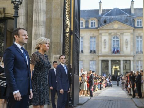 Look - Brigitte Macron en petite robe noire pour la fête de la musique