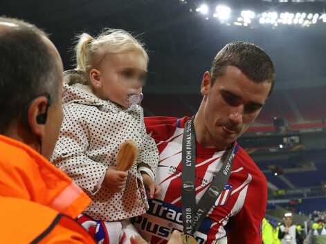 Antoine Griezmann félicité par sa femme et sa fille après sa victoire en Ligue Europa