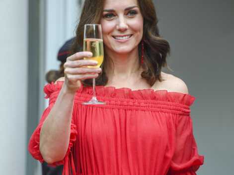 PHOTOS - Kate Middleton montre ses épaules : la photo qui va faire jaser