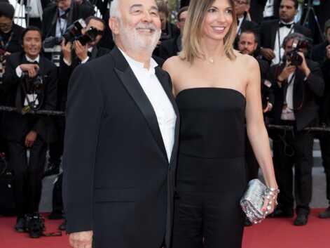 PHOTOS - Gérard Jugnot et sa jeune épouse fous amoureux sur les marches de Cannes