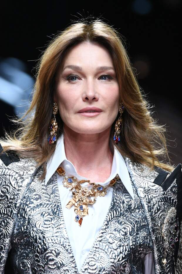 Photos Carla Bruni Son évolution Beauté En 50 Looks Gala 