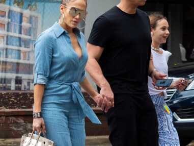 PHOTOS - Jennifer Lopez se promène avec un sac en croco blanc à... 235 000 euros !