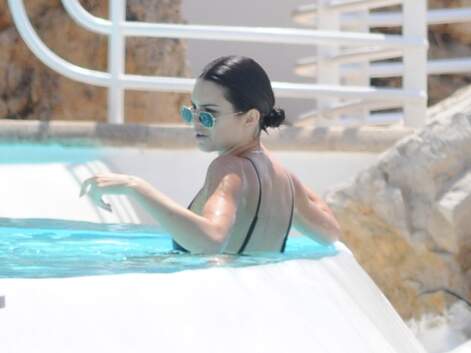 PHOTOS - Kendall Jenner s'éclate dans la piscine de l’Eden Roc