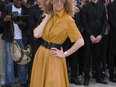 Look - Céline Dion assiste au défilé Dior dans une robe chemise et… sans soutien-gorge