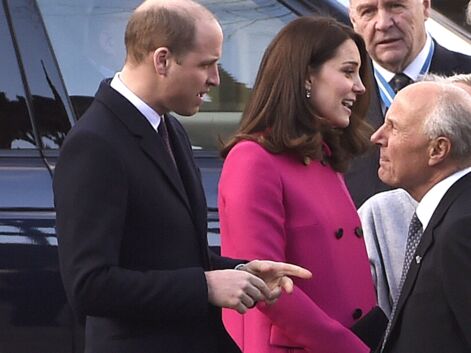Kate Middleton enceinte : dans son manteau rose la duchesse rayonne
