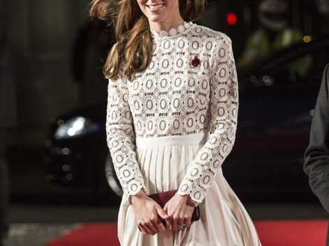 Kate Middleton, sexy en robe fendue