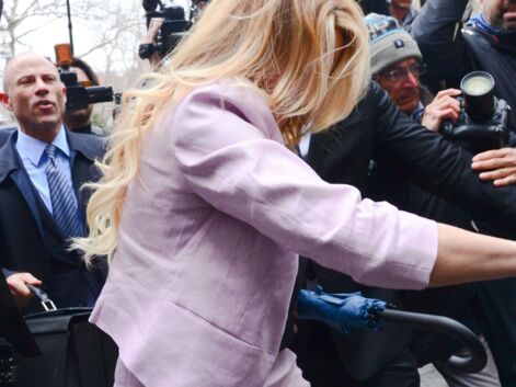 PHOTOS – Stormy Daniels, l'actrice de films X qui a eu une liaison avec Donald Trump, arrive au tribunal de Manhattan