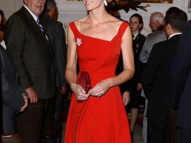 Kate Middleton glamour et sexy en robe rouge