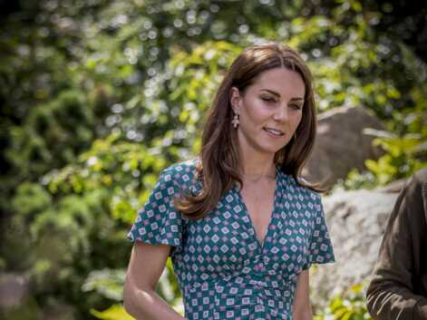 PHOTOS - Kate Middleton rayonnante dans une robe d'été Sandro Paris