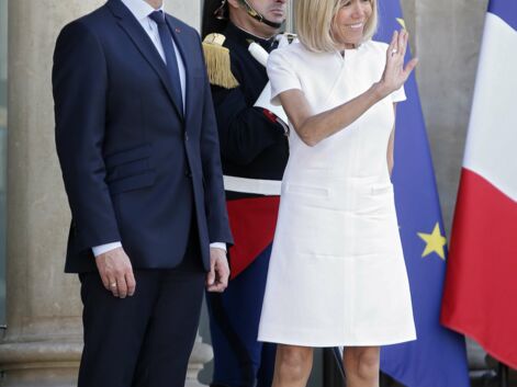 Look - Brigitte Macron élégante dans sa robe blanche Courrèges