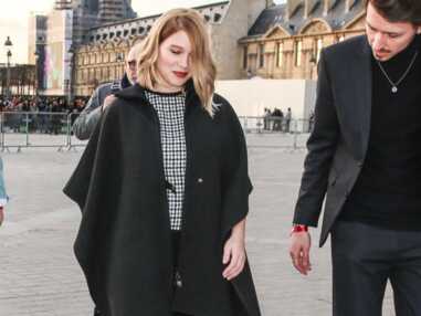 Léa Seydoux radieuse au défilé Louis Vuitton