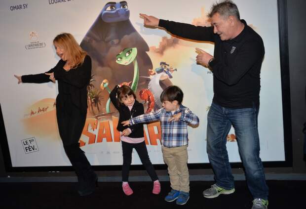 Jean Marie Bigard Et Sa Femme Lola S Offrent Une Sortie Avec Leurs Jumeaux Gala