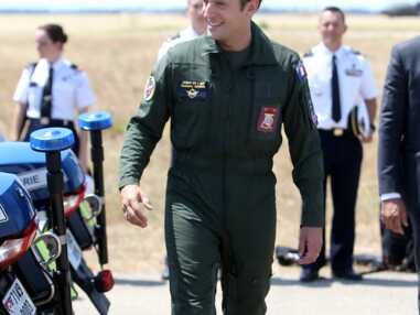 PHOTO - Emmanuel Macron ou Tom Cruise dans Top Gun ? Le président à la cote en uniforme de pilote