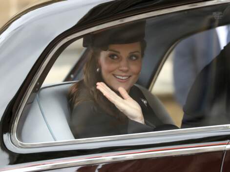 PHOTOS - Kate Middleton, très enceinte, assiste à la messe de Pâques