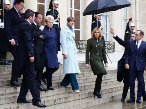 Brigitte Macron  en manteau d'officier à l'Elysée